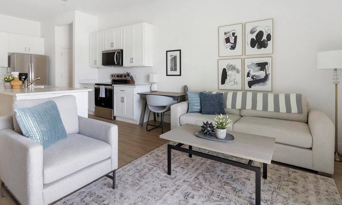 Casas Adobes Apartment | Landing | Stylish 2BD, Pool