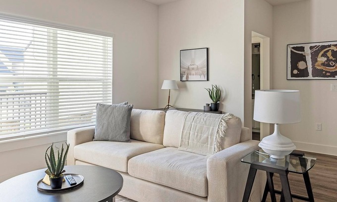 Venus Apartment | Landing | Stylish 2BD, Clubhouse, Gym