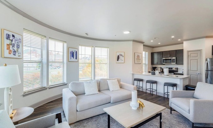 Corryville Apartment | Landing | Stylish 2BD, Gym, Pool