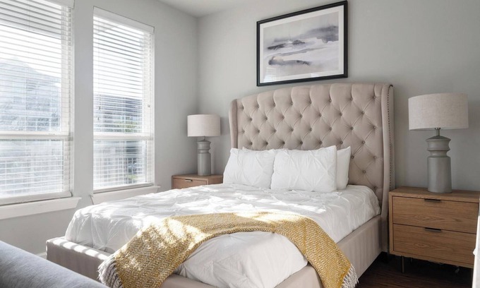 Buda Apartment | Landing | Stylish Studio, Clubhouse, Pool