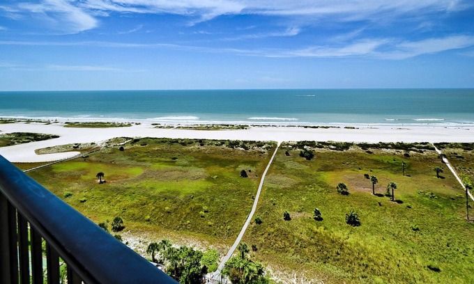 Sand Key Condo | Landmark Tower 1707 Charming 17th Floor Oceanfront Condo