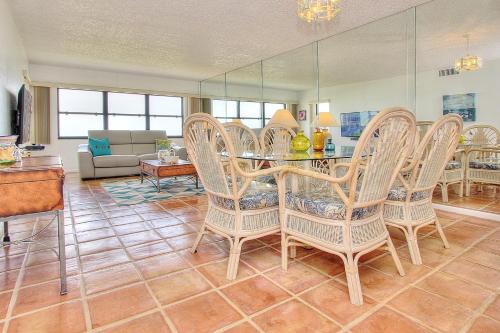 Sand Key Apartment | Landmark Towers 1606