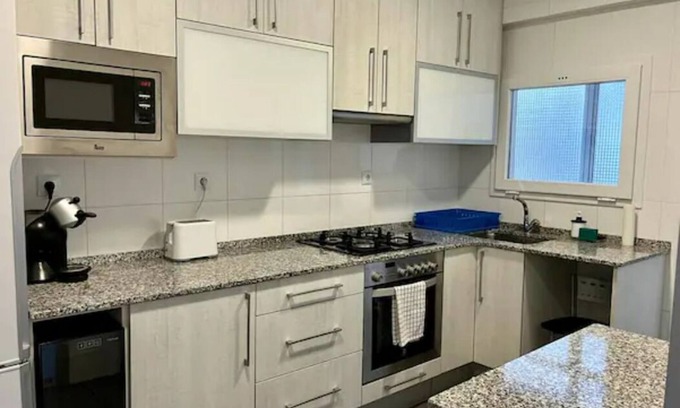 El Port Apartment | Large Apartment near FIRA and City Center