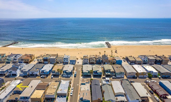 Santa Ana Heights Apartment | Large 3 Bedroom, 2.5 Bath Beach House Just 50 Steps From Sand!