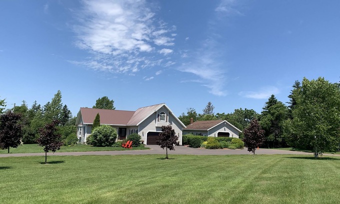 New Dominion House | Large 3 Bedroom Home + NEW 2021 2 Bedrooms aprtmt for add’l fee$ per night