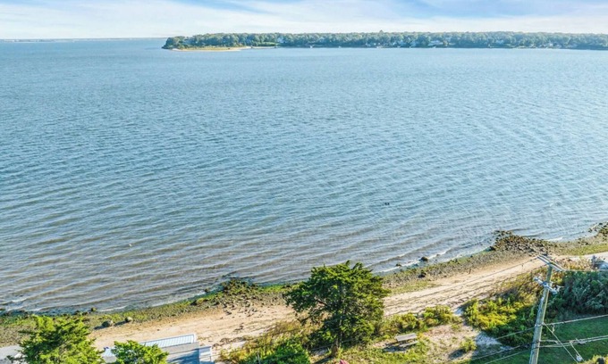 Hampton Bays House | Large 6-Bedroom 3-BR Waterfront Hamptons House, Private Beach in Front, and Pool