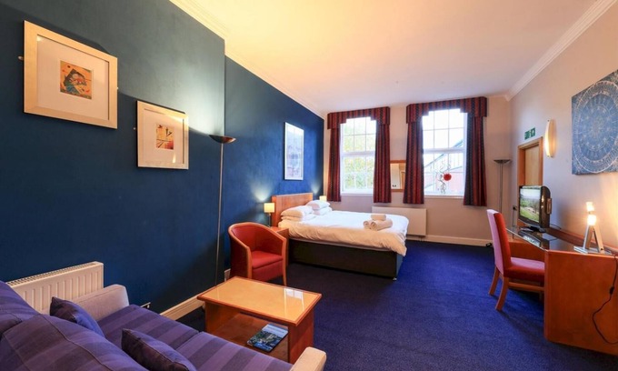 Nottingham City Centre Apartment | Large Central Spacious Studio Apartment With High Ceilings