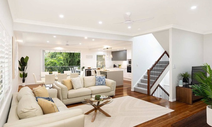 Taringa House | Large Family Pool Home in Taringa|Pets|6km to CBD
