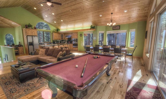 North Upper Truckee House | Large Kitchen, Hot Tub, Great House (COH1669)