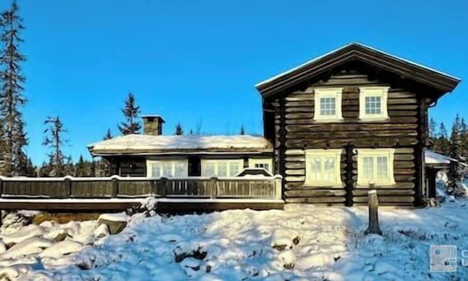 Ringsaker House | Large log cabin at Sjusjøen with sauna, fireplace and panoramic view