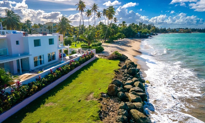 Las Carreras Villa | Large Ocean Front Home on Sandy Beach With Pool