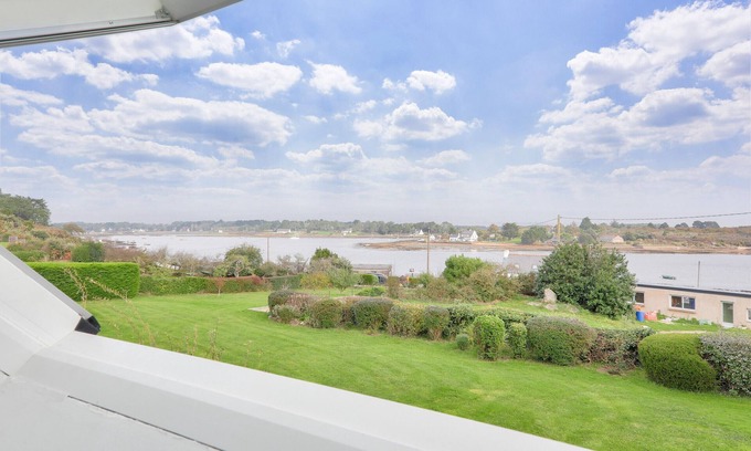 Saint-Philibert House | Large river view house for 8 in St Philibert
