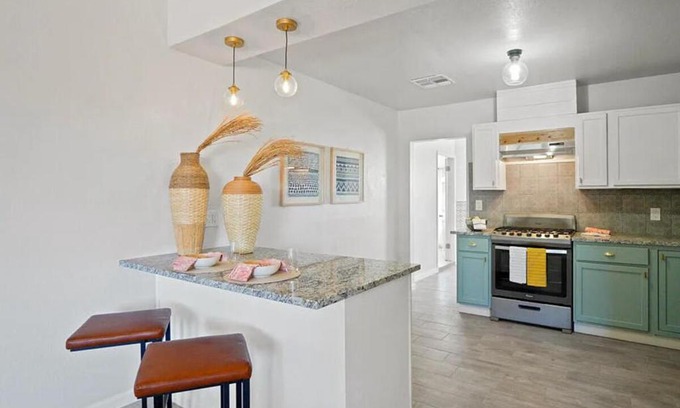 El Paso House | Large Stylish Hm W Big Back Yard
