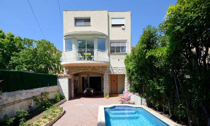 12th Arrondissement Villa | Large villa in Marseille with swimming pool