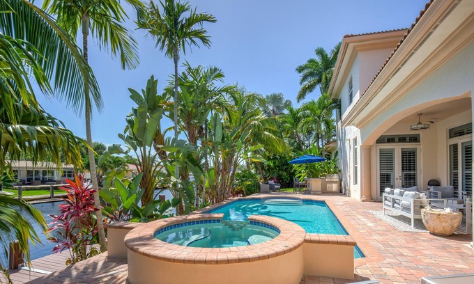 Lauderdale Harbours House | Last Min Discounts! Waterfront Mansion, Nightlife and Beach Mins away!