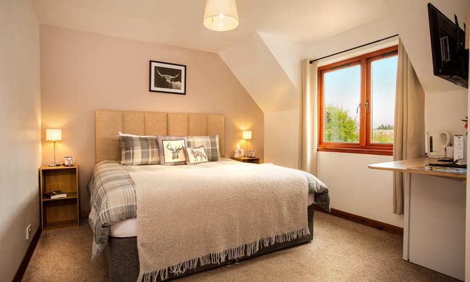 Alness House | Last-Minute | Cosy En-Suite, Wi-Fi + Parking