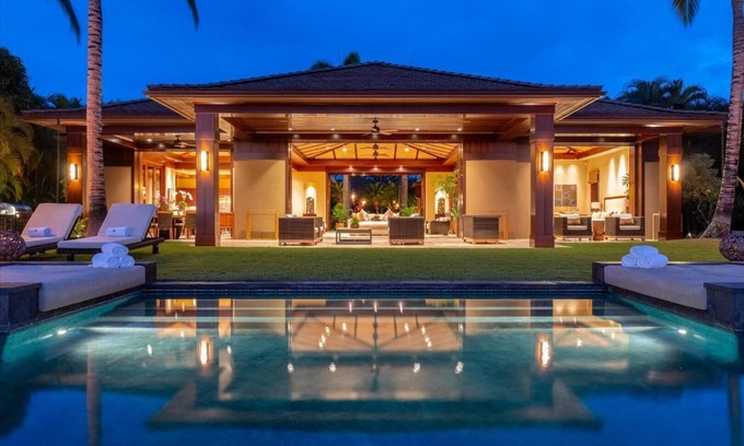 Kaupulehu House | Laueki 5 – Ocean View Estate | Onsite Staff & Daily Housekeeping
