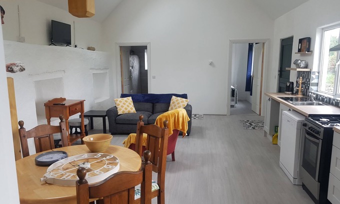 Ballyduff Cottage | Lavender Wild Atlantic Way 200 year old cottage all welcome group accomodation