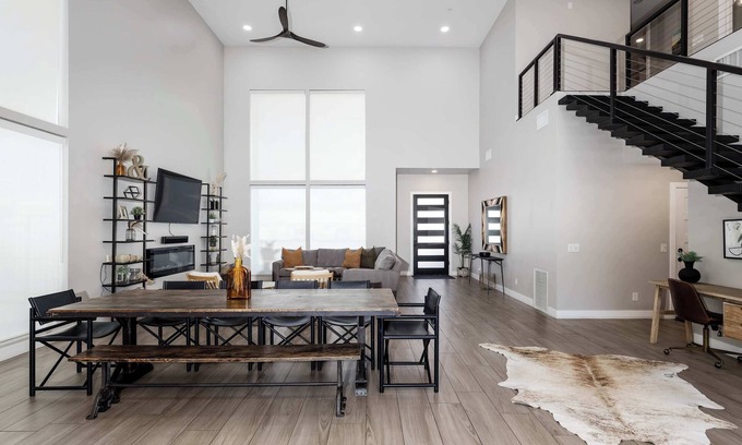 Southwest Village House | Lavish Luxuries - Pool/Hottub, Walk To Old Town!