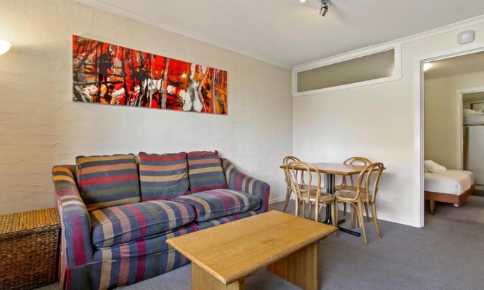 Hotham Heights Apartment | Lawlers 36A