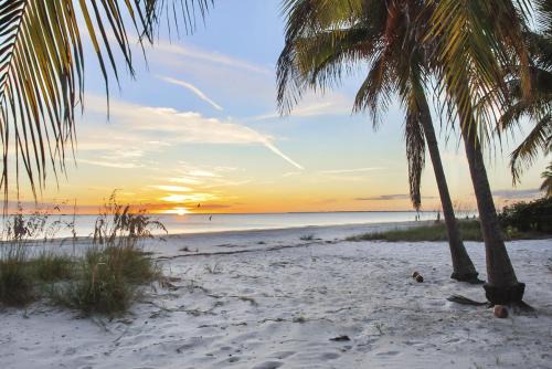 Mid Island House | Lazy Daze A by Sun Palace Vacations