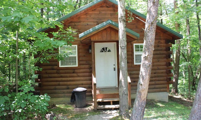 Logan Cabin | Lazy Lane Cabins - Acorn Ridge