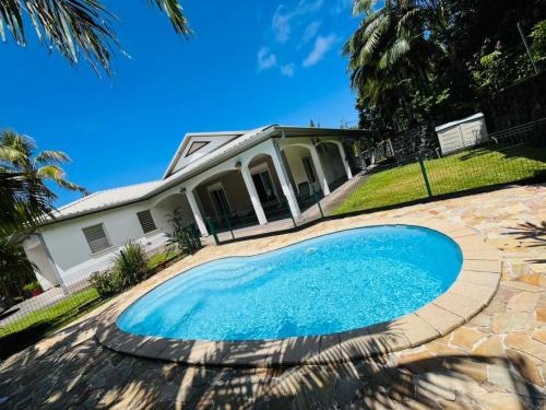 Sainte-Rose House | Le Calouni entre mer et volcan