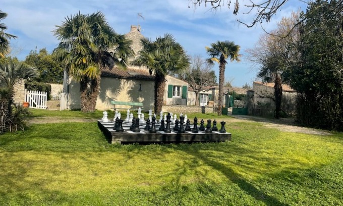 Le Chateau-d'Oleron Ski Chalet | Le Chai Maison de charme pour tribu joyeuse