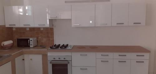 La Colline Apartment | LE COIN DETENTE