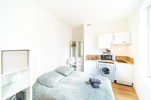 7th Arrondissement Apartment | Le Debourg - Studio lumineux proche métro B