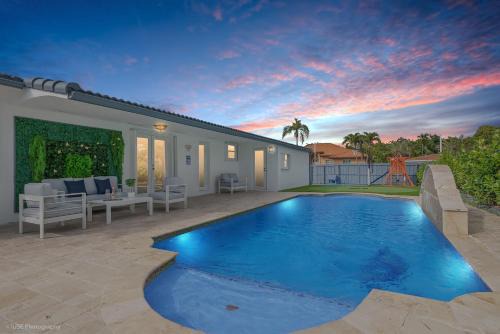 Westchester House | Le Femme Paradise 5bdrooms Minigolf Heated pool and Gameroom
