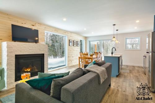 Petite-Riviere-Saint-Francois Ski Chalet | Le Loonix- Chalet familiale avec Spa