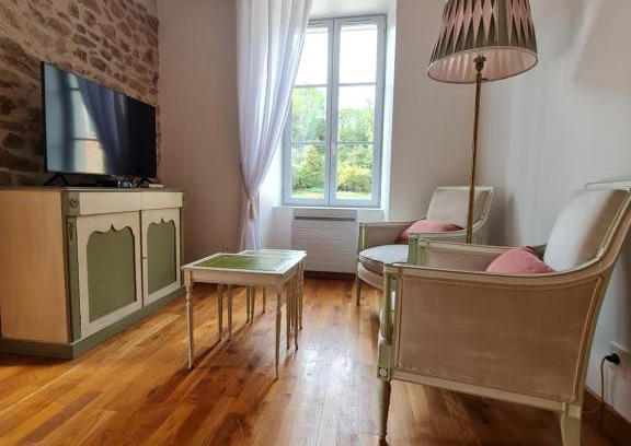 Semur-en-Auxois House | Le Moulin de L'O - L'Orle Rose