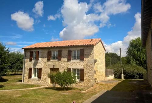 Champagne-Saint-Hilaire House | Le Refuge