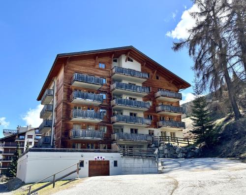 Saint-Pierre-de-Clages Apartment | Le Rocher l Pied des pistes l By CosyHome