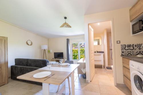 Apt Apartment | Le Romarin - Hypercentre Studio - Clim - WiFi