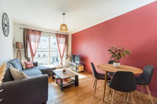 Saint-Brieuc Apartment | LE ROSTAND - La Parenthèse Colorée