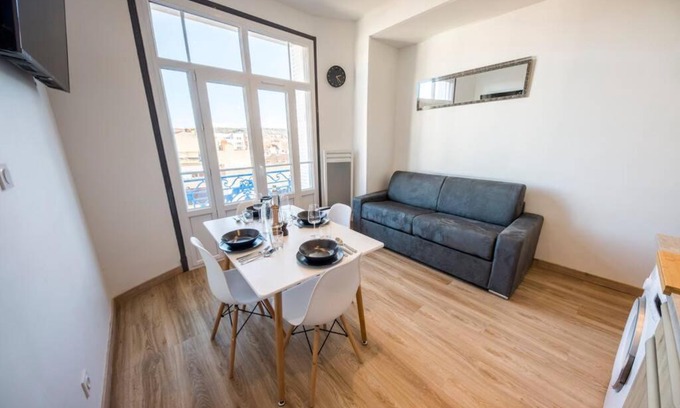 Cœur de Ville Apartment | LE SEQUOIA Appart' pour 4 au Cœur de ville VICHY