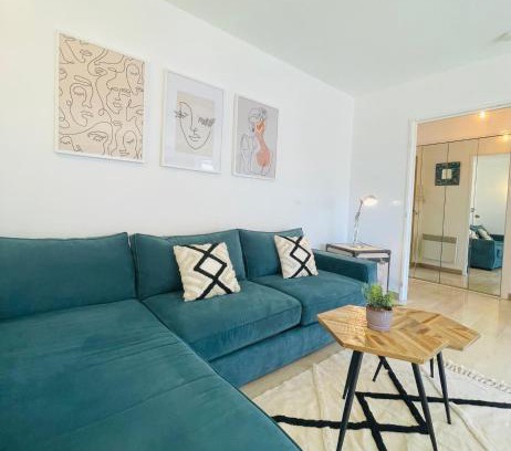 Riou - Petit Juas - Av de Grasse Apartment | Le Week Riviera - Spacieux 3 étoiles-Coeur de Cannes - Palais des Festivals- Terrasse - Clim- Garage