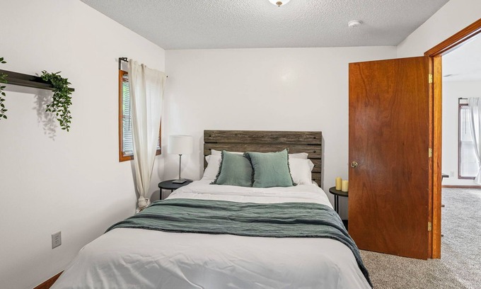 Olathe Apartment | Leaf and Loft ~ Tranquil w/Deck & Large Yard with Wi-Fi with Stunning View