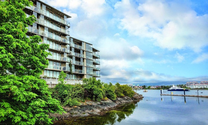 Inner Harbour Resort | Leave your worries at the door!