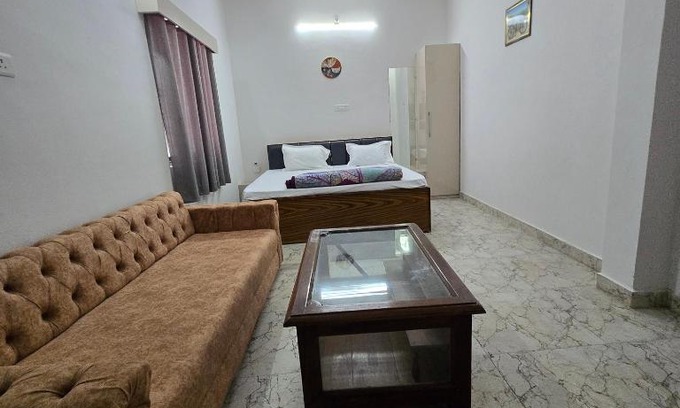 Jabalpur Apartment | Leela homestay - one Bedroom with kitchen