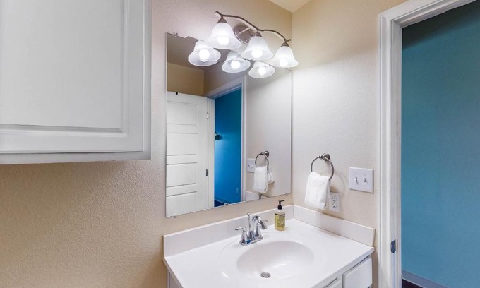 Corpus Christi House | Leeward Bay 15001