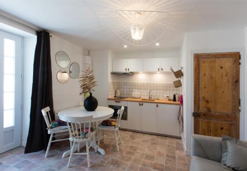 La Rochelle Apartment | Les Apparts de Charly-Superbe duplex dans un hotel particulier, parking privé gratuit