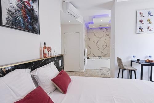 Villette Gare Apartment | LES BULLES DE MONA - Lila - Spa - Clim