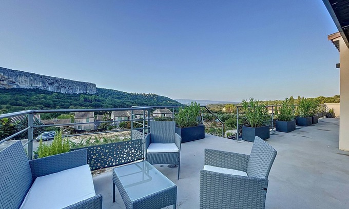 Lioux House | Les Terrasses de Lioux*-Au coeur du Luberon-Piscine chauffée-Calme & confort