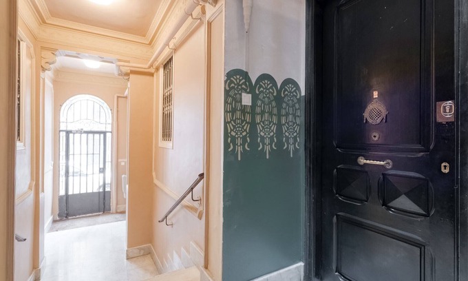 Gracia Apartment | Lesseps - Two Bedroom Apartment, Sleeps 4