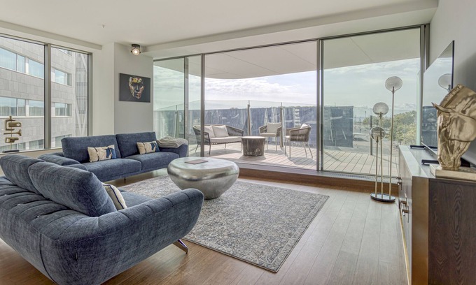 El Besos i el Maresme Apartment | Light and distinct modern living