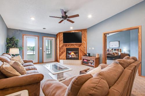 Lake Delton Apartment | Lighthouse Cove Condo Resort 217 - Lakeside Memories