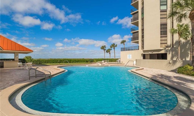 Sand Key Apartment | Lighthouse Towers 2008, 2 Bedrooms, Penthouse, WiFi, Heated Pool, Sleeps 6